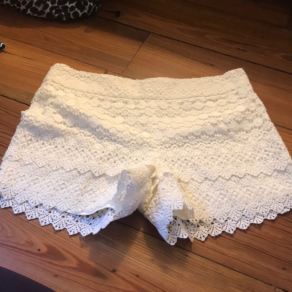 Ann Taylor Loft detailed crochet laced shorts